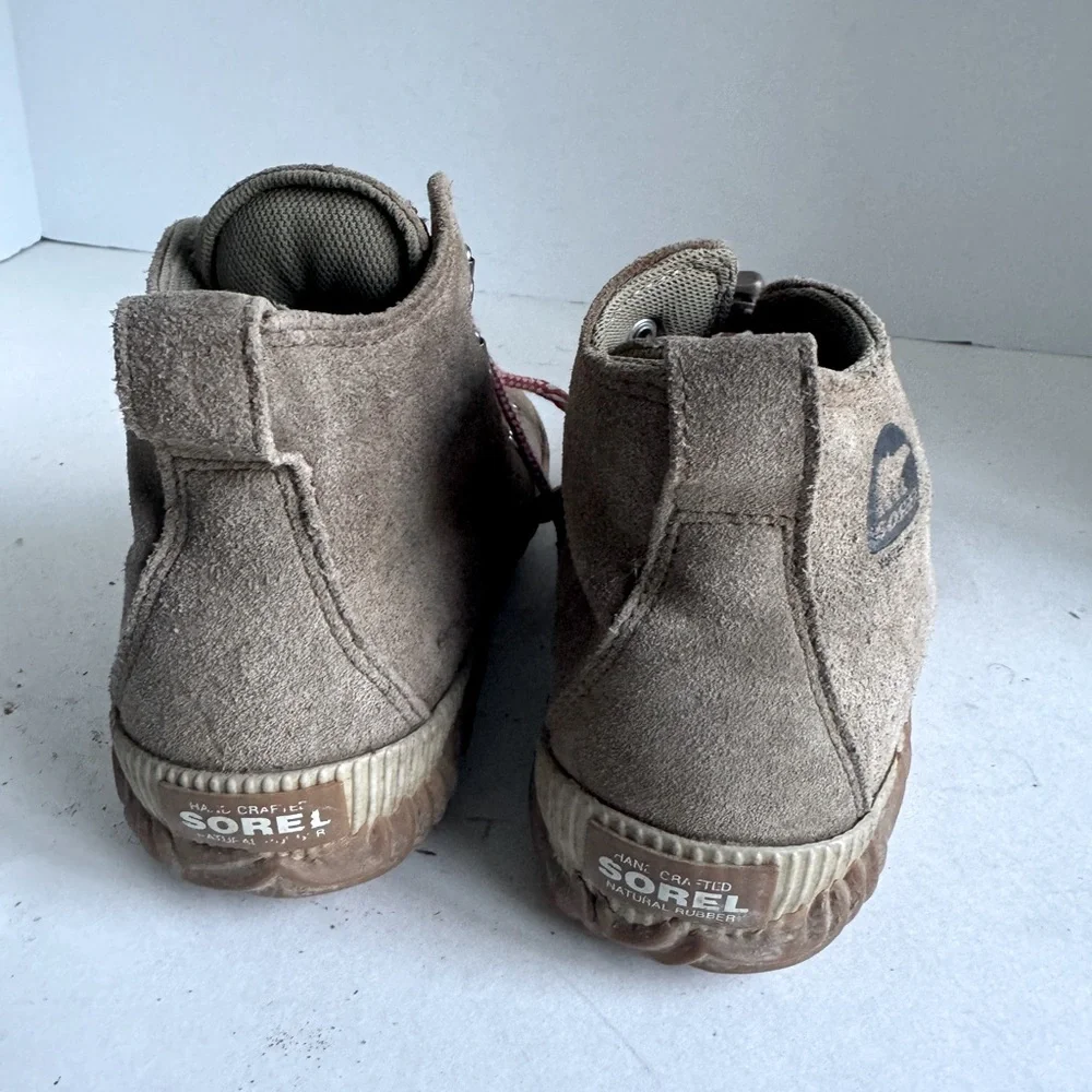 Sorel Kid's Out N About Conquest Boots Waterproof hiker-inspired boots. Size 4